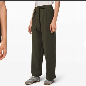 Lululemon Noir Pant (Dark Olive) - Sz 4